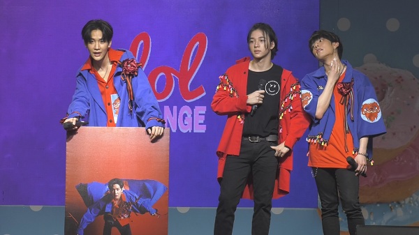 “คิมม่อน-คอปเตอร์” แฮปปี้งานแสดงทำเพลงใหม่วง BKC (มีคลิป) “คิมม่อน-คอปเตอร์” แฮปปี้งานแสดงทำเพลงใหม่วง BKC (มีคลิป)