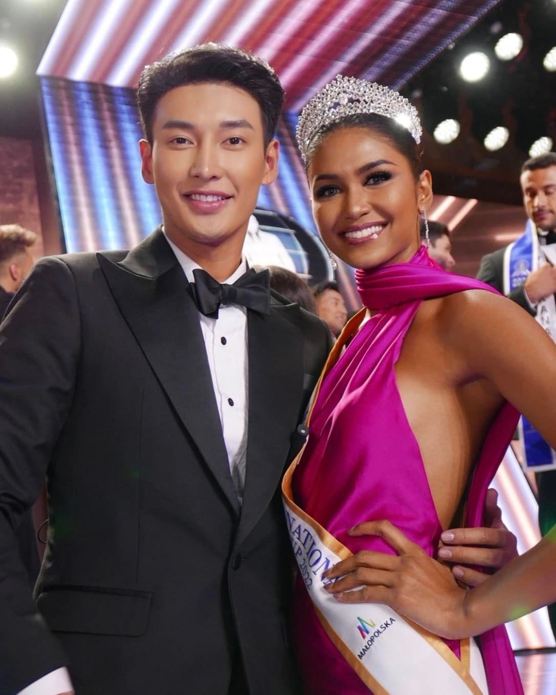 แฟนนางงามสุดปลื้มต้อนรับ แพรว-โยโย่ กลับถึงเมืองไทย (มีคลิป) แฟนนางงามสุดปลื้มต้อนรับ แพรว-โยโย่ กลับถึงเมืองไทย (มีคลิป)