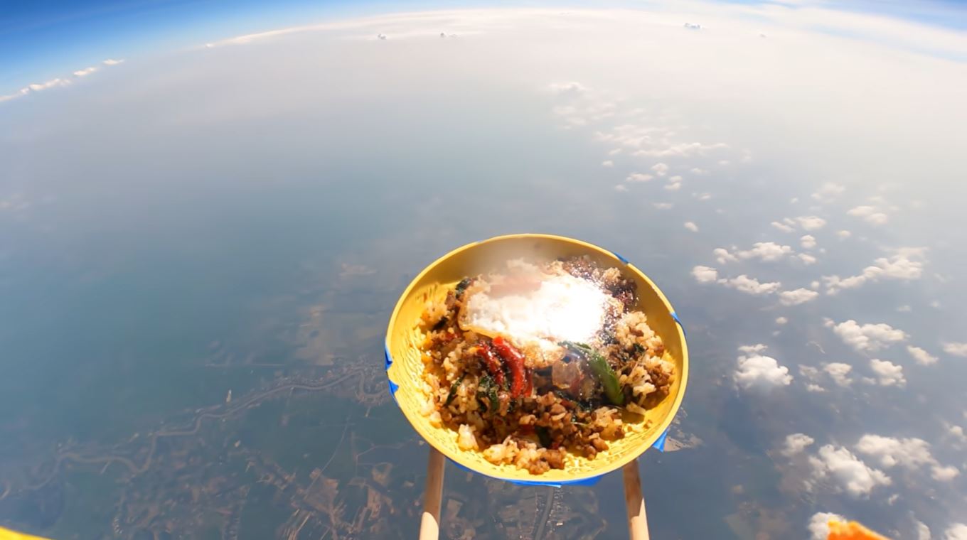 เปิดคลิป กะเพราอวกาศ ลอยเหนือชั้นบรรยากาศโลก