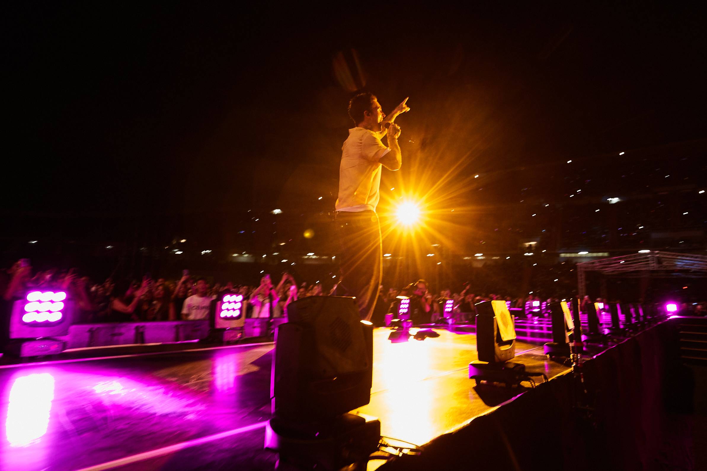 แฟนๆ ซูฮก!! ‘Adam Levine’ ท็อปฟอร์มในโชว์ Maroon 5 ครั้งที่ 6 ในไทย แฟนๆ ซูฮก!! ‘Adam Levine’ ท็อปฟอร์มในโชว์ Maroon 5 ครั้งที่ 6 ในไทย