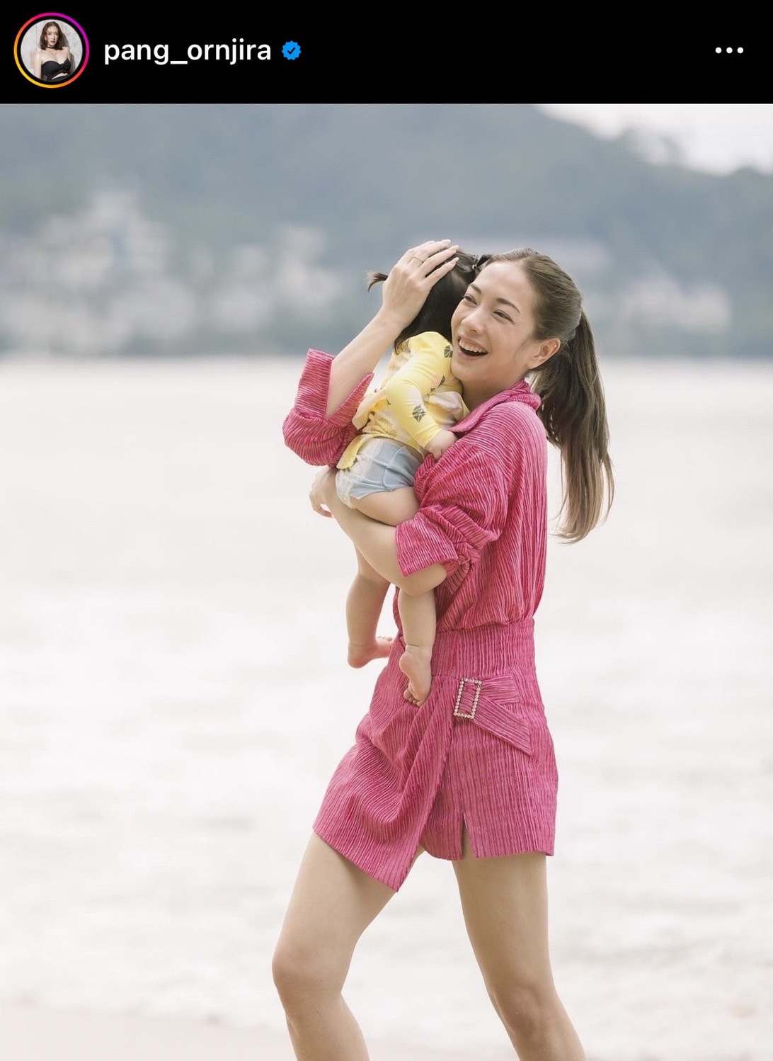 แป้ง อรจิรา เผยภาพ พาลูกสาว น้องเลอา เล่นน้ำทะเล ลั่น!ดูจากท่าไม่น่าจะชอบ แป้ง อรจิรา เผยภาพ พาลูกสาว น้องเลอา เล่นน้ำทะเล ลั่น!ดูจากท่าไม่น่าจะชอบ