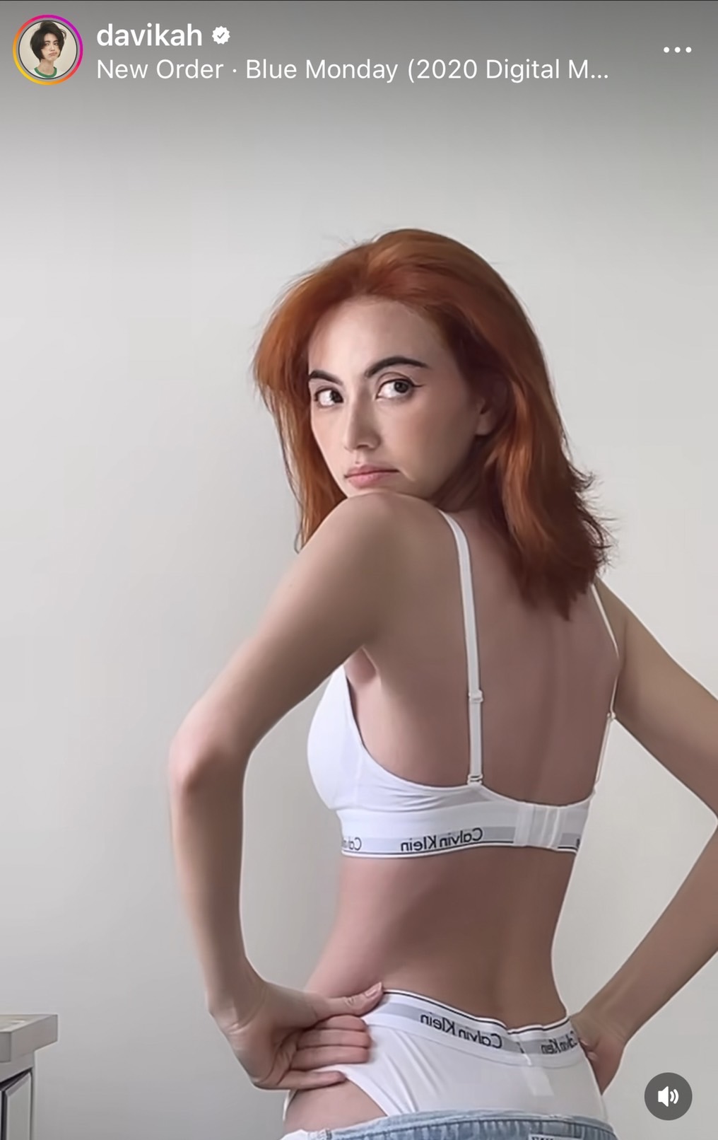 ใหม่ ดาวิกา ทำโซเชียลร้อนระอุ กับลุคสาวผมส้ม กับหุ่นสุดเซ็กซี