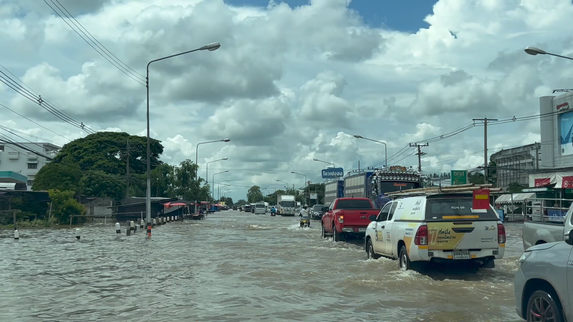 ขอนแก่นอ่วม! น้ำท่วมถนนสายเส้น หนักสุด อ.หนองสองห้อง ขอนแก่นอ่วม! น้ำท่วมถนนสายเส้น หนักสุด อ.หนองสองห้อง