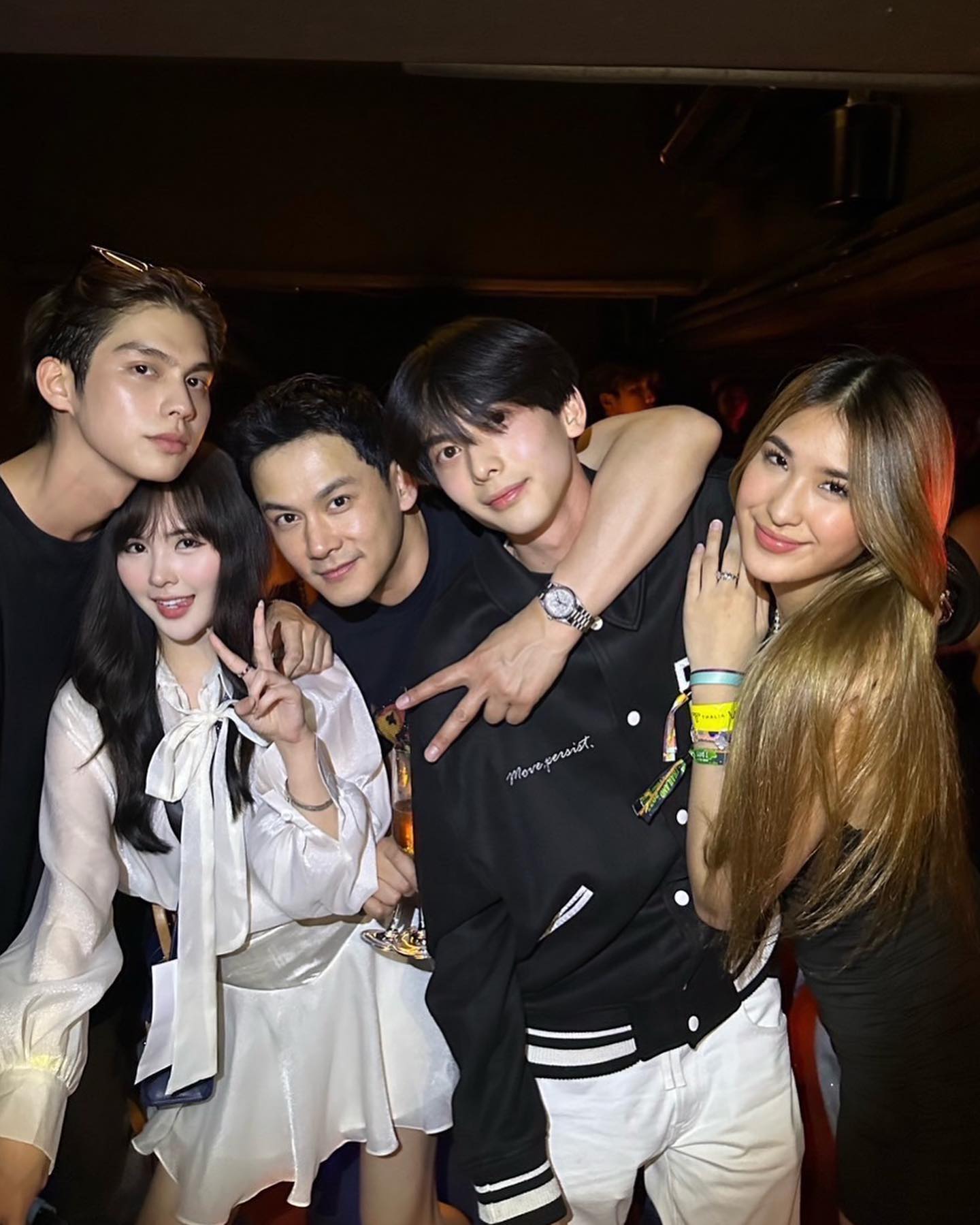 มิย่า แฮปปี้รัก อชิ อยู่ในสายตาผู้ใหญ่ แจงสตอรี่กอดกันแค่เล่นๆ