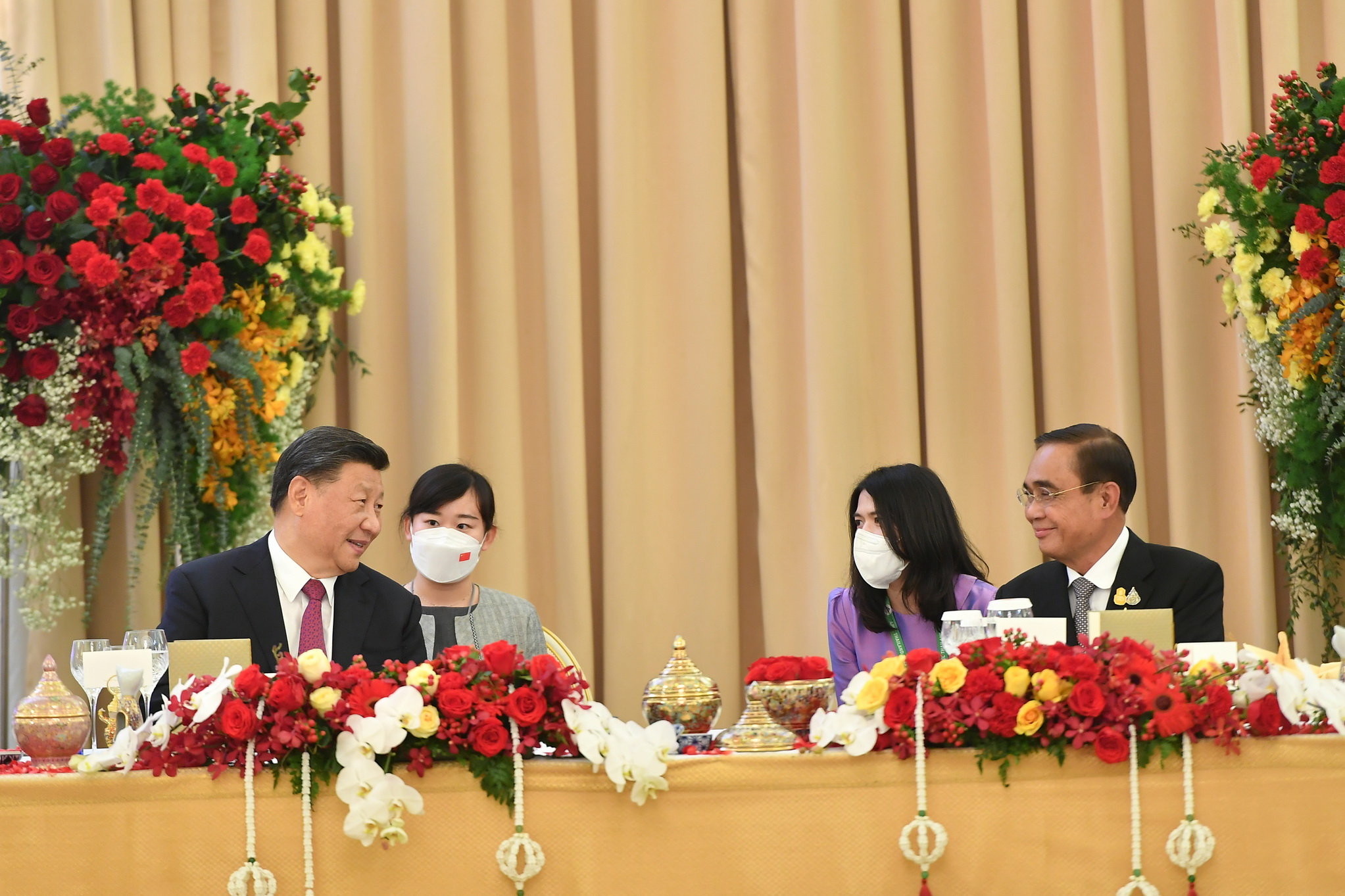 ประมวลภาพ นายกฯ เลี้ยงอาการกลางวัน สี จิ้นผิง และภริยา