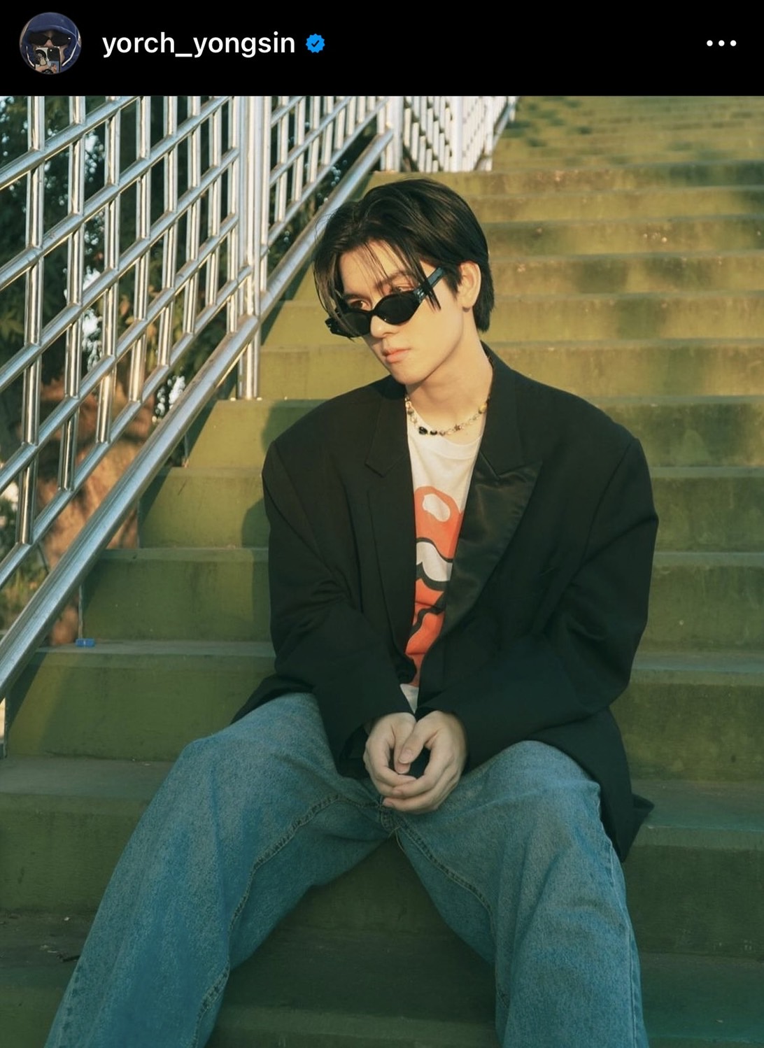 ลุคนักศึกษา ยอร์ช ยงศิลป์ ออร่าพุ่งกระจาย สวมชุดนิสิต กลับมาเรียนแล้ว! ลุคนักศึกษา ยอร์ช ยงศิลป์ ออร่าพุ่งกระจาย สวมชุดนิสิต กลับมาเรียนแล้ว!