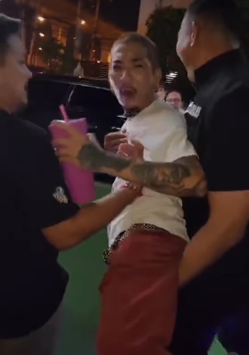 แจ๊ส ชวนชื่น ลงคลิปถูกการ์ดหิ้วลงจากเวที เพราะ.....???