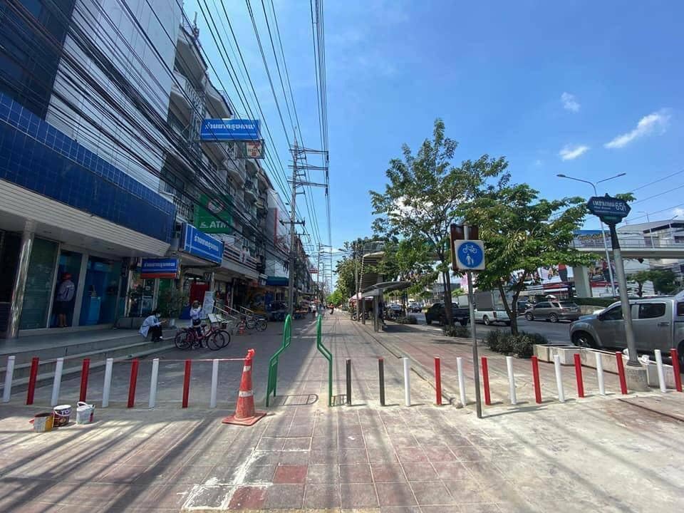 ฟังเสียงประชาชน! กทม.ยันแบ่งช่องทางเท้าให้จยย.เป็นแค่การทดลอง ฟังเสียงประชาชน! กทม.ยันแบ่งช่องทางเท้าให้จยย.เป็นแค่การทดลอง