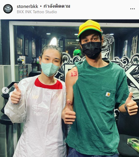 เปิดภาพรอยสักใหม่ เบิร์ด แฟน แตงโม โดย กระติ๊บ ร่วมบันทึกความทรงจำครั้งนี้