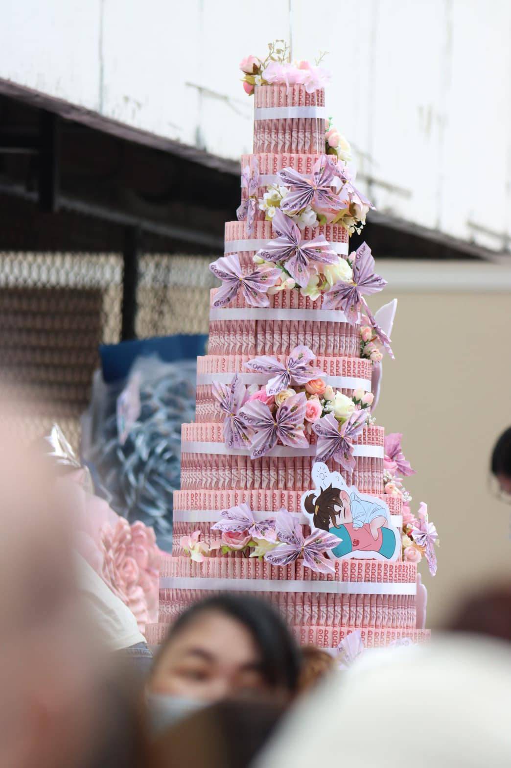 จัดหนัก! แฟนคลับหอบของเซอร์ไพรส์ต้อนรับ กลัฟ คณาวุฒิ หลังเซ็นสัญญาช่อง 3