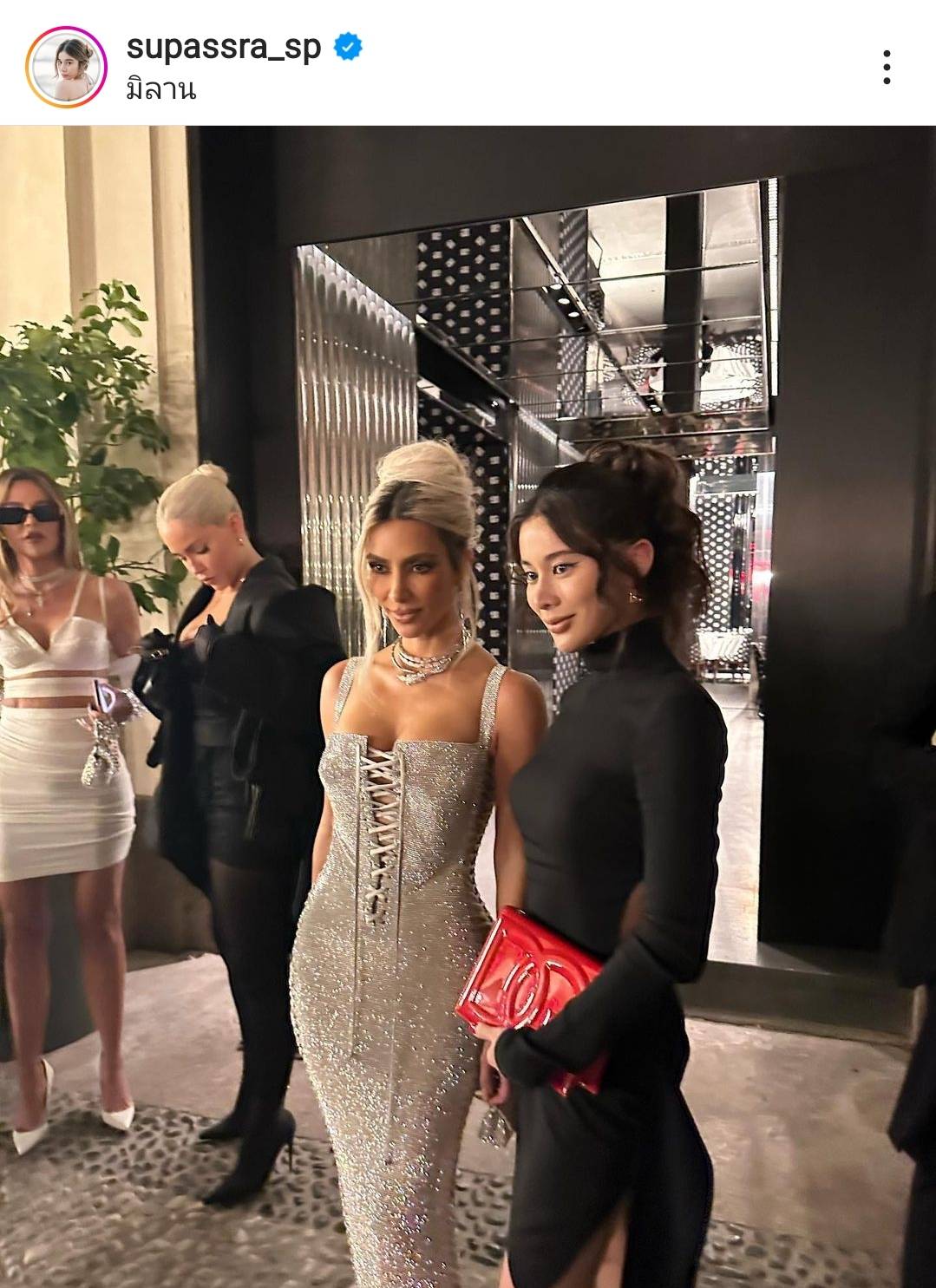 เก้า สุภัสสรา กระทบไหล่ คิม คาร์เดเชียน หลังบินลัดฟ้าไปร่วมชมแฟชั่นโชว์แบรนด์ดัง Dolce & Gabbana เก้า สุภัสสรา กระทบไหล่ คิม คาร์เดเชียน หลังบินลัดฟ้าไปร่วมชมแฟชั่นโชว์แบรนด์ดัง Dolce & Gabbana