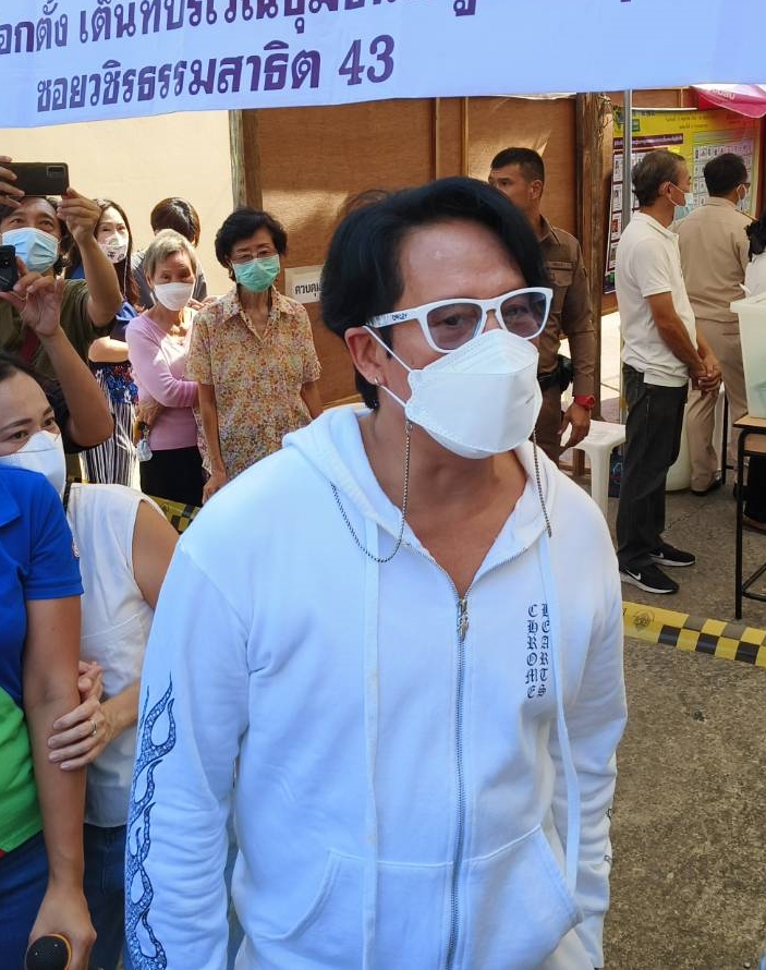 เบิร์ด ธงไชย ใช้สิทธิเลือกตั้งสมาชิกสภาผู้แทนราษฎร ปี 2566 เบิร์ด ธงไชย ใช้สิทธิเลือกตั้งสมาชิกสภาผู้แทนราษฎร ปี 2566