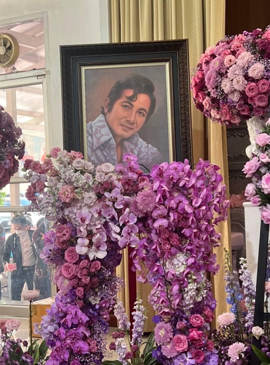 ไว้อาลัยและร่วมส่ง สมบัติ เมทะนี ในพิธีพระราชทานเพลิงศพ ไว้อาลัยและร่วมส่ง สมบัติ เมทะนี ในพิธีพระราชทานเพลิงศพ