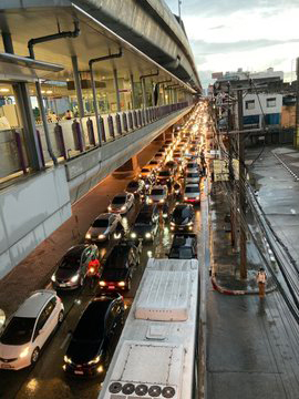 ฝนถล่มกรุง ทำน้ำท่วมขังถนนหลายพื้นที่ จราจรบางจุดติดขัด ฝนถล่มกรุง ทำน้ำท่วมขังถนนหลายพื้นที่ จราจรบางจุดติดขัด