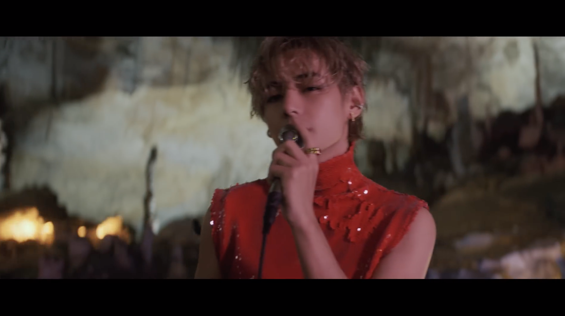 ใจเหลวไปหมดแล้ว!! 'วี BTS' อวดลีลาในเอ็มวีเพลงเดี่ยว Love Me Again 