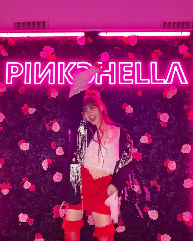 แสนล้านวิว!! 'ลิซ่า’ ทุบสถิติ TikTok ครองเทรนด์โลกต่อเนื่องหลังโชว์เด็ดที่ Coachella แสนล้านวิว!! 'ลิซ่า’ ทุบสถิติ TikTok ครองเทรนด์โลกต่อเนื่องหลังโชว์เด็ดที่ Coachella