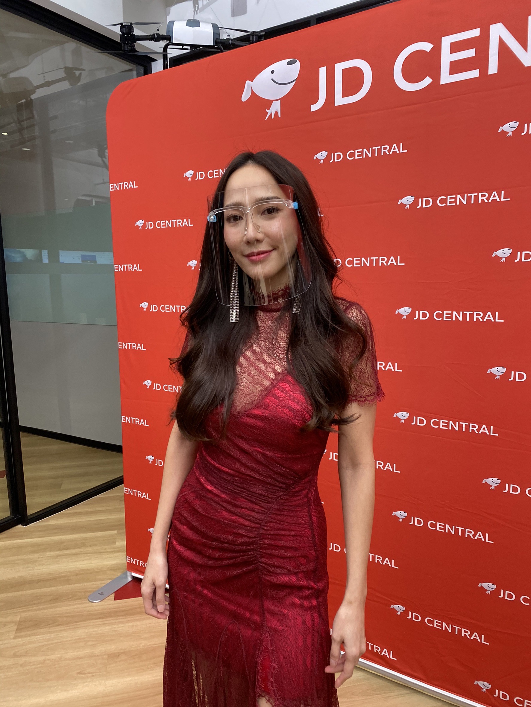 อั้ม ยังไม่คิดเรื่องแต่ง ไฮโซพก พ่อแม่ไม่เร่ง! แย้มราคาต้นกระบองเพชร 250,000 บาท อั้ม ยังไม่คิดเรื่องแต่ง ไฮโซพก พ่อแม่ไม่เร่ง! แย้มราคาต้นกระบองเพชร 250,000 บาท