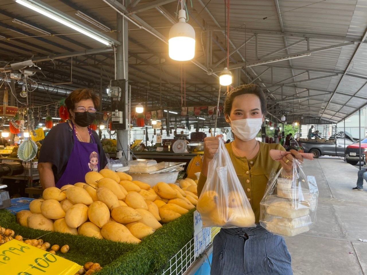 แม่ค้ามะม่วงโคราชขอบคุณมิลลิ ยอดขายพุ่ง 500 กก.หมดเกลี้ยงไม่กี่ชม. แม่ค้ามะม่วงโคราชขอบคุณมิลลิ ยอดขายพุ่ง 500 กก.หมดเกลี้ยงไม่กี่ชม.