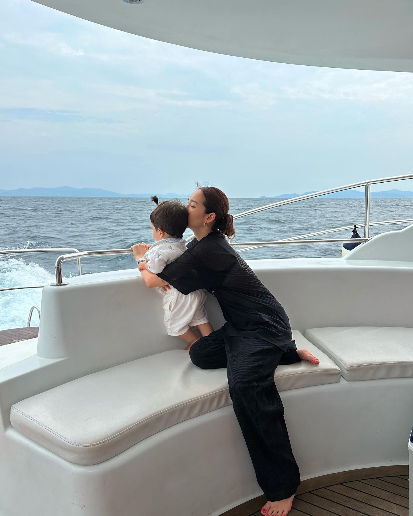 ปุ้มปุ้ย ตอบกลับชาวเน็ตคอมเม้นต์แซะ หลังเปิดหน้าลูกชายครั้งแรก ปุ้มปุ้ย ตอบกลับชาวเน็ตคอมเม้นต์แซะ หลังเปิดหน้าลูกชายครั้งแรก