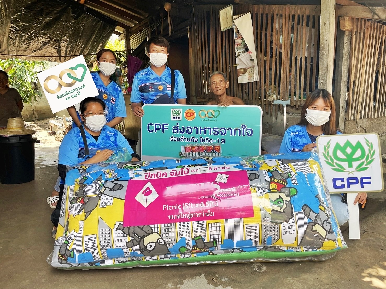 ซีพีเอฟ ส่งอาหารเป็นกำลังใจ ช่วยชาวเชียงใหม่สู้ภัยน้ำท่วม