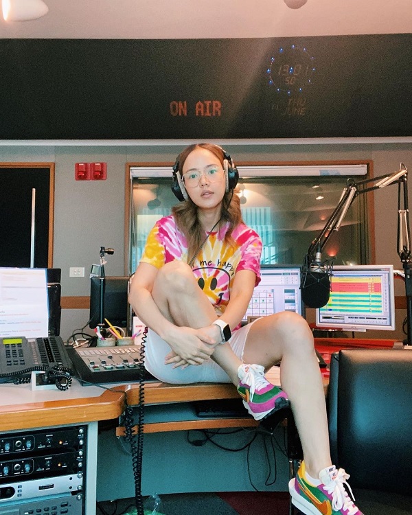 “จอย ชลธิชา” กับบทบาทการเป็น ดีเจ มานานนับสิบปี (มีคลิป)        