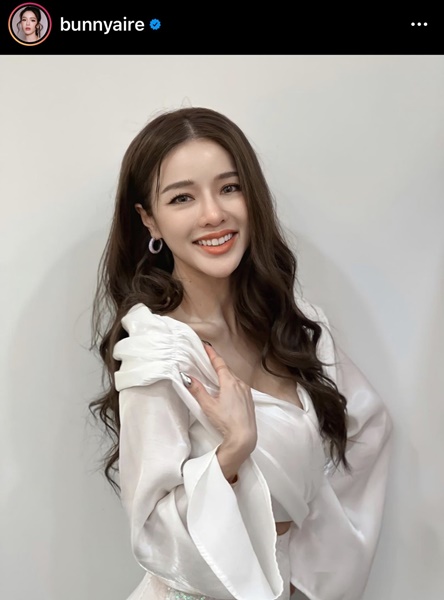 ขวัญเสียมาก! แอร์ ภัทฑิลา เล่าเหตุการณ์ถูกโจรทุบรถ อยากให้เป็นอุทาหรณ์