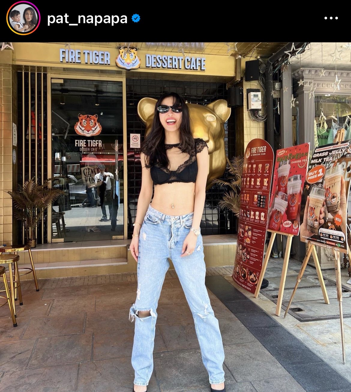 แพท ณปภา โพสต์ภาพเซ็กซี่ ชาวเน็ตหลุดโฟกัส หนุ่มในกระจก!! 