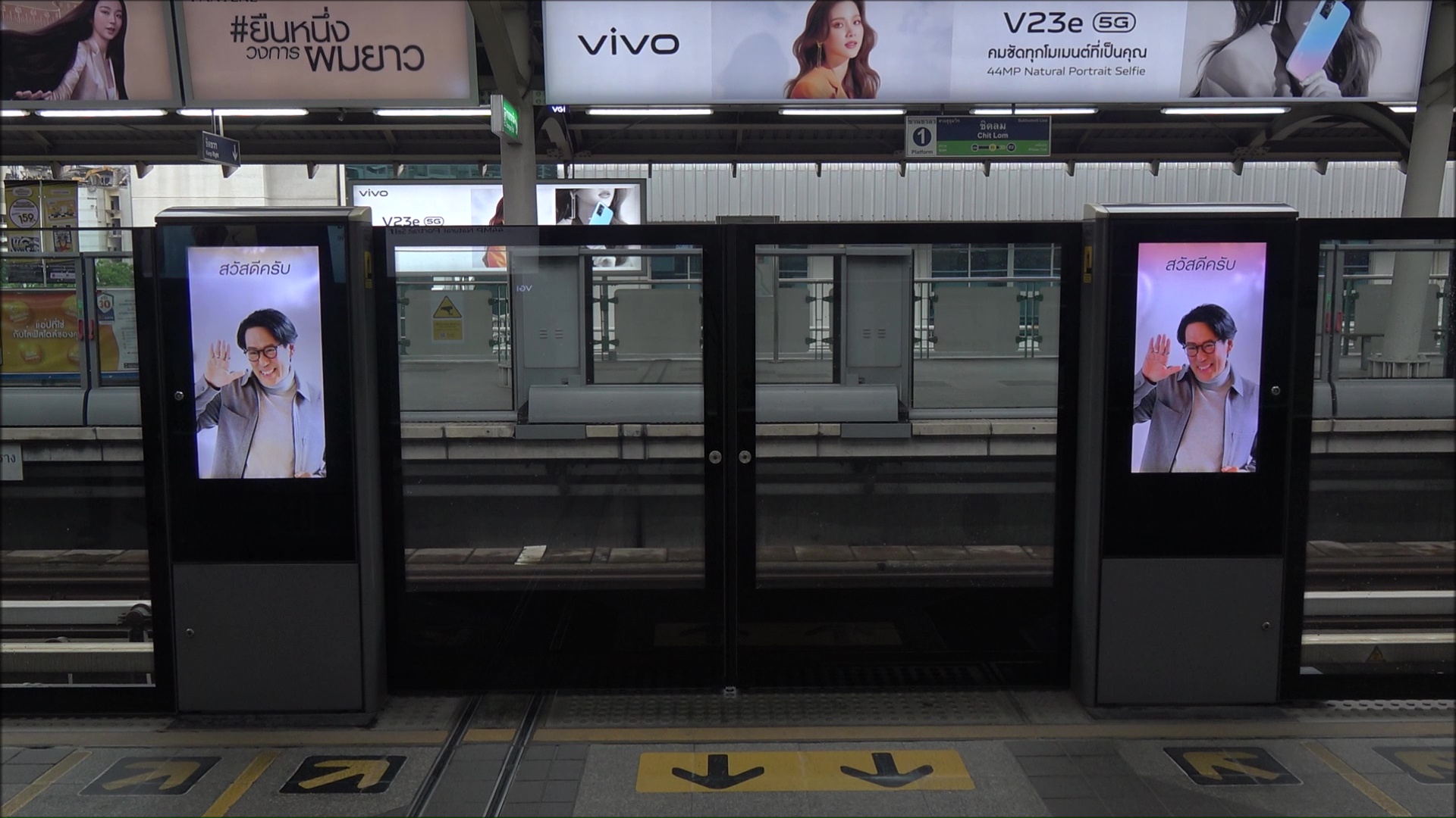 “เบิร์ด ธงไชย” ปรากฏตัวทั่วกรุง ฉลองคอนเสิร์ตกระแสตอบรับดี “เบิร์ด ธงไชย” ปรากฏตัวทั่วกรุง ฉลองคอนเสิร์ตกระแสตอบรับดี