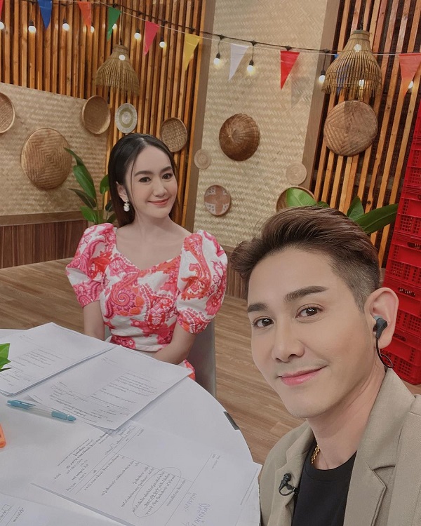 แป้ง ศรันฉัตร์ แฮปปี้หลังชิมรางงานพิธีกร (มีคลิป) แป้ง ศรันฉัตร์ แฮปปี้หลังชิมรางงานพิธีกร (มีคลิป)