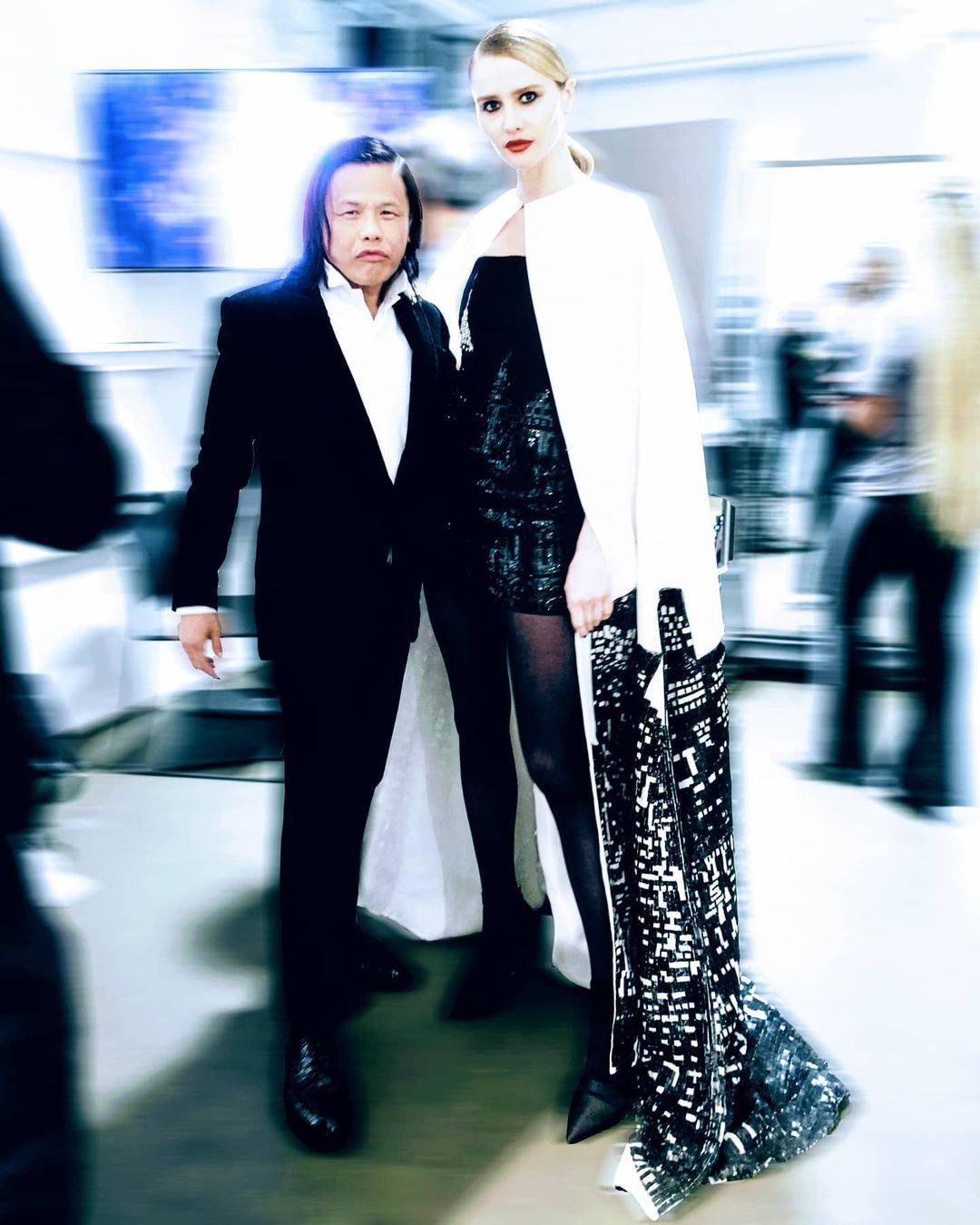 ดีไซเนอร์มาเลย์ตอบแล้ว!! หลังชาวเน็ตชี้เป้าว่าเขาถูกแบรนด์ดังก็อปชุดที่งาน Met Gala
