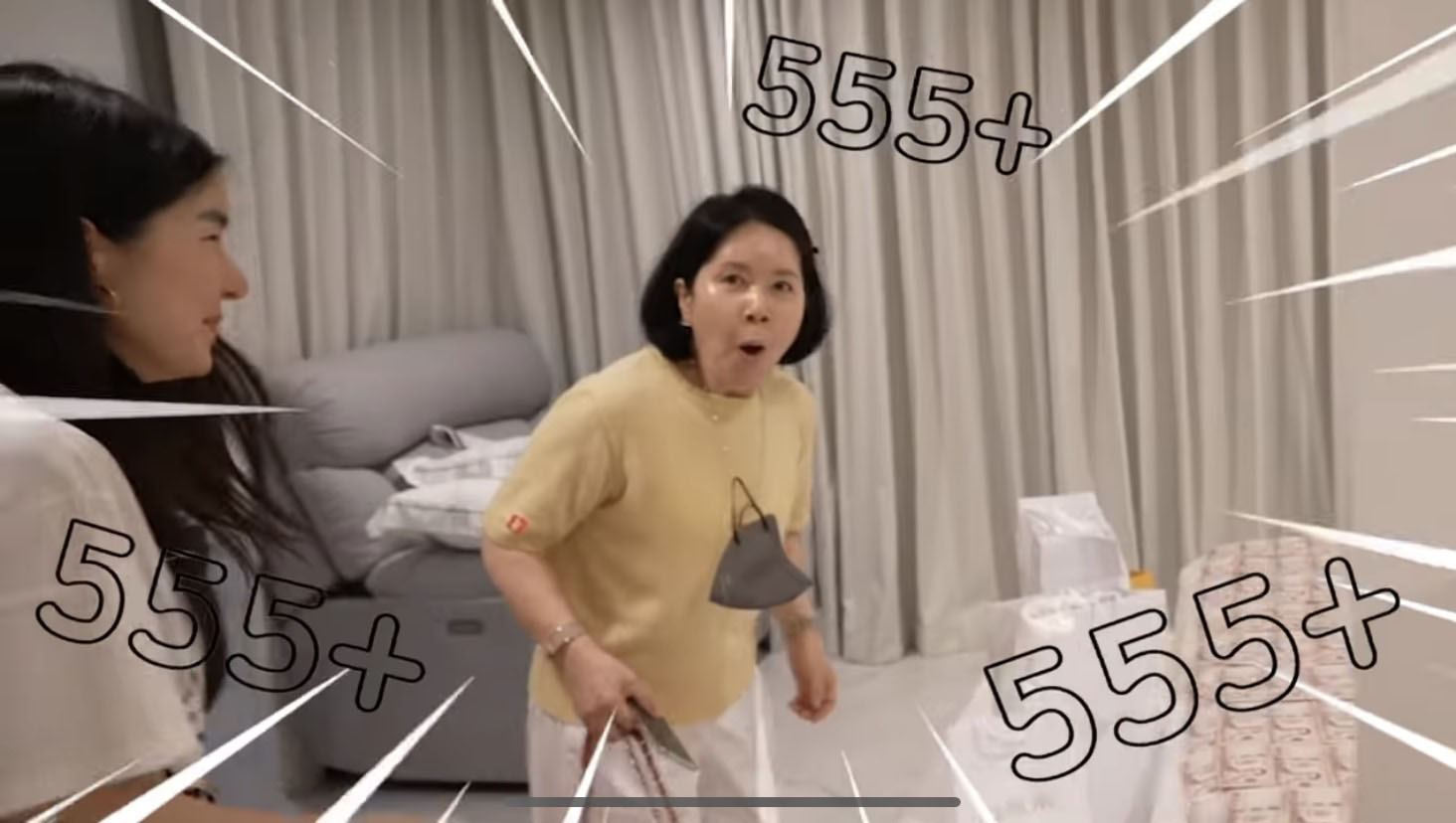 จัดเซอร์ไพรส์หนัก ฮั่น-จียอน ทุ่มเงินหลายปึก! เบิร์ดเดย์แม่นักร้องสาว ถึงกับกลั่นน้ำตาไม่อยู่ จัดเซอร์ไพรส์หนัก ฮั่น-จียอน ทุ่มเงินหลายปึก! เบิร์ดเดย์แม่นักร้องสาว ถึงกับกลั่นน้ำตาไม่อยู่