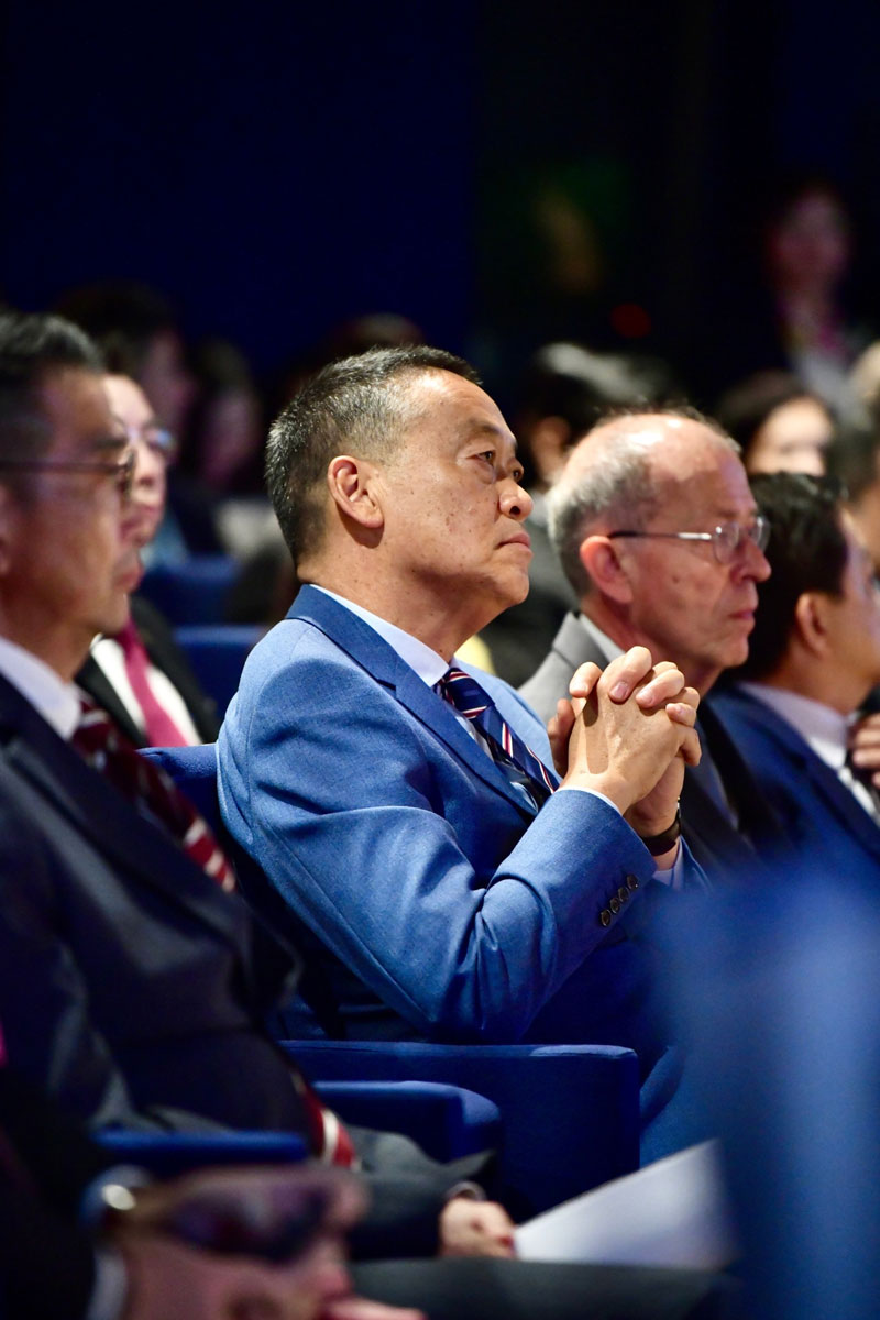 วันแรกในฝรั่งเศส นายกฯ ลุยฟอรั่ม