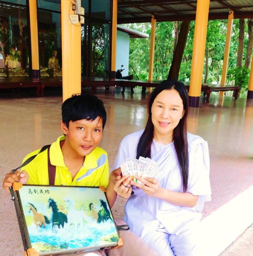 คอสลากเฮ!! ถูกรางวัลขึ้นเงินได้ที่ กรุงไทย ทุกสาขา คอสลากเฮ!! ถูกรางวัลขึ้นเงินได้ที่ กรุงไทย ทุกสาขา