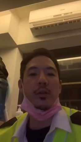 ภาพล่าสุด ฮาเวิร์ด หวัง สู้ชีวิตเป็น รปภ. หลังร้านอาหารเจ๊ง เพราะโควิดทำพิษ ล
