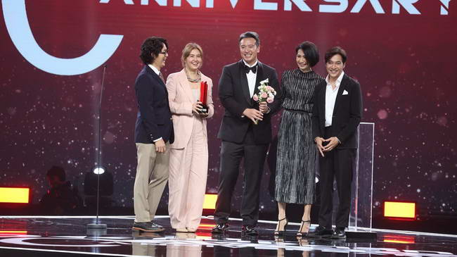 คนบันเทิงตบเท้าร่วมงาน คมชัดลึกอวอร์ด จัดยิ่งใหญ่ครบรอบ 20 ปี คนบันเทิงตบเท้าร่วมงาน คมชัดลึกอวอร์ด จัดยิ่งใหญ่ครบรอบ 20 ปี