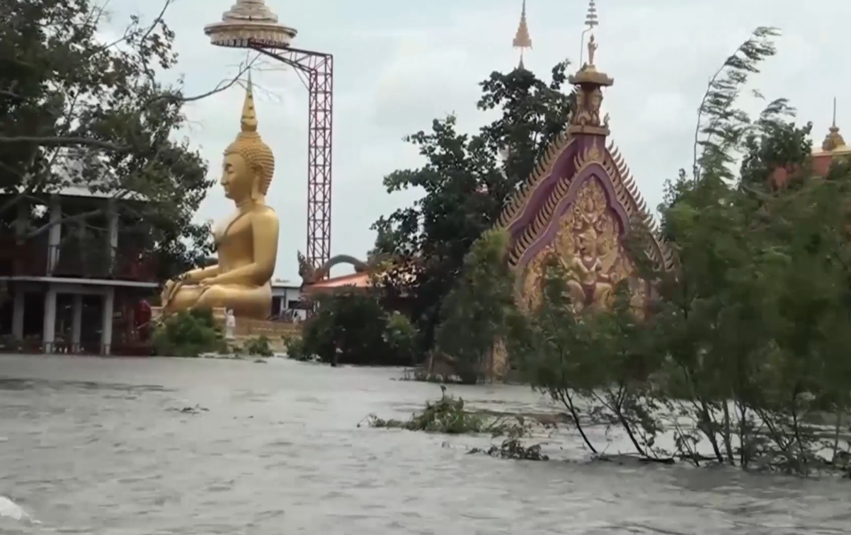 อุบลฯน้ำท่วม สูงถึงบ้านชั้น 2 จมบาดาล 19 อำเภอ อพยพกว่า 2 หมื่นราย อุบลฯน้ำท่วม สูงถึงบ้านชั้น 2 จมบาดาล 19 อำเภอ อพยพกว่า 2 หมื่นราย