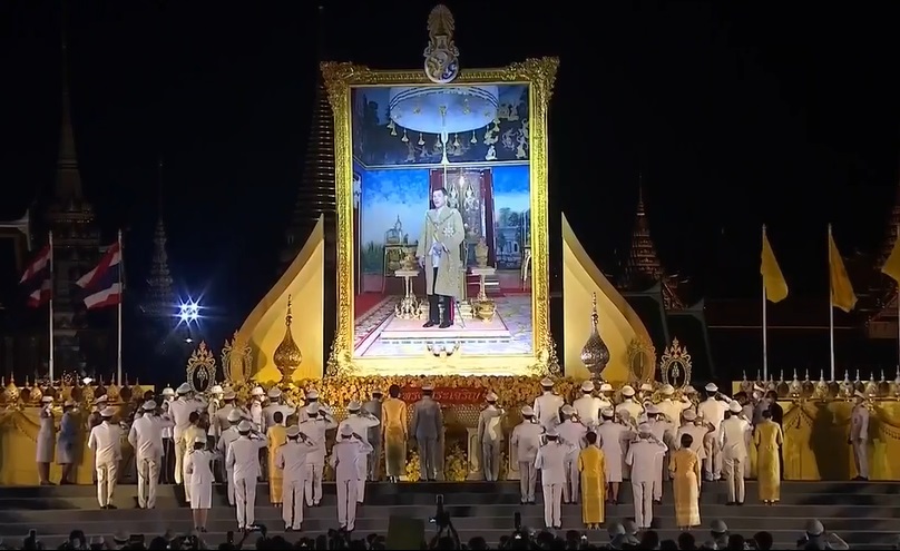 นายกฯ นำจุดเทียนถวายพระพรชัยมงคล วันเฉลิมพระชนมพรรษา พระบาทสมเด็จพระเจ้าอยู่หัว
