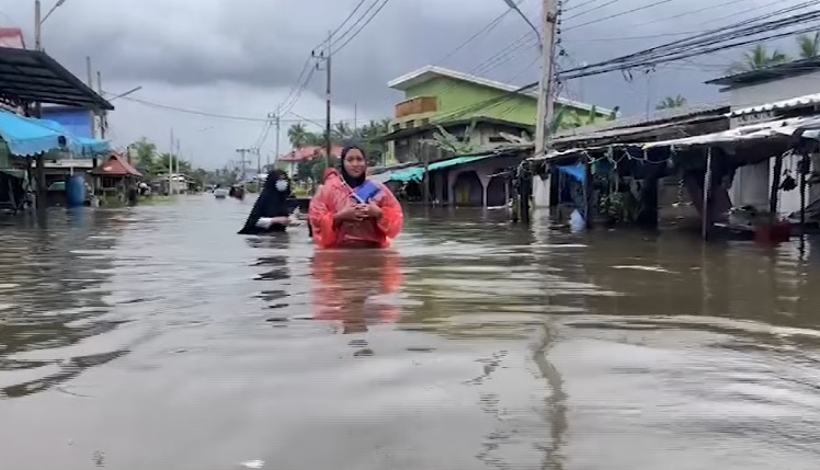 ปัตตานีน้ำท่วมหนัก ชาว อ.หนองจิกเดือดร้อนหนักรอบ 20 ปี ปัตตานีน้ำท่วมหนัก ชาว อ.หนองจิกเดือดร้อนหนักรอบ 20 ปี