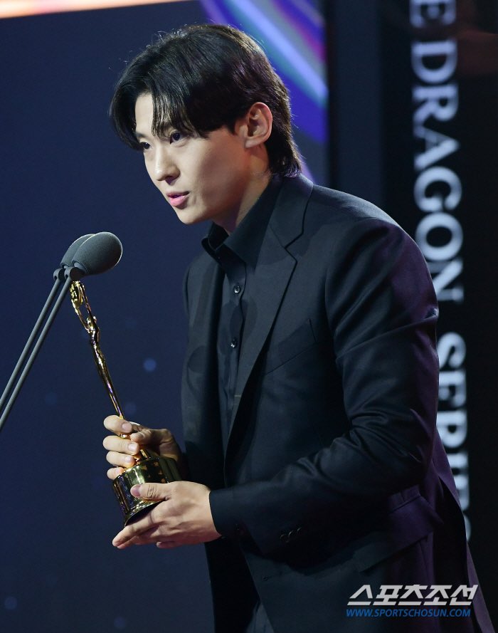 ‘ซงฮเยคโย’ คว้าแดซัง!! เวที Blue Dragon Series Awards ปีนี้ จากบทนำ The Glory