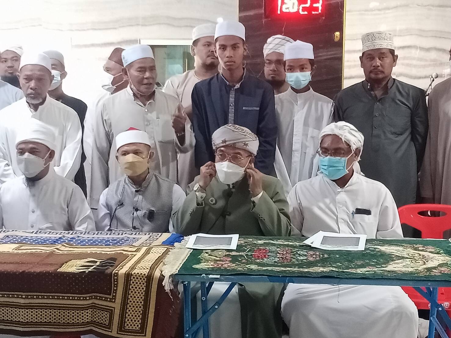 เปิดแถลงการณ์ 25 องค์กรมุสลิม เรียกร้องรัฐนำกัญชากลับเป็นยาเสพติดประเภท 5 เปิดแถลงการณ์ 25 องค์กรมุสลิม เรียกร้องรัฐนำกัญชากลับเป็นยาเสพติดประเภท 5