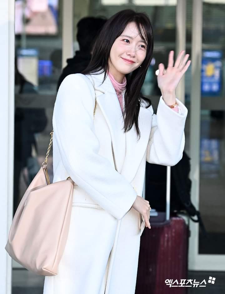 ถึงไทยแล้ว!! 'อีจุนโฮ - ยุนอา' พระนางเกาหลี ลัดฟ้าถ่ายทำซีรีส์ King the Land ในไทย ถึงไทยแล้ว!! 'อีจุนโฮ - ยุนอา' พระนางเกาหลี ลัดฟ้าถ่ายทำซีรีส์ King the Land ในไทย