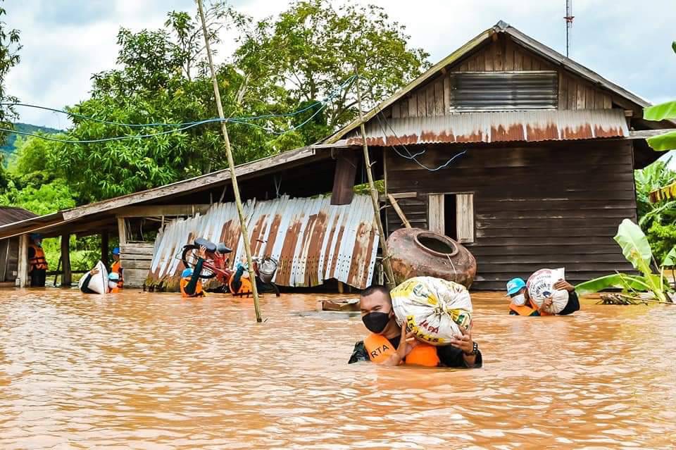 ด่านซ้ายยังท่วมหนัก! ทหารเร่งช่วยเหลือผู้ประสบภัย ด่านซ้ายยังท่วมหนัก! ทหารเร่งช่วยเหลือผู้ประสบภัย
