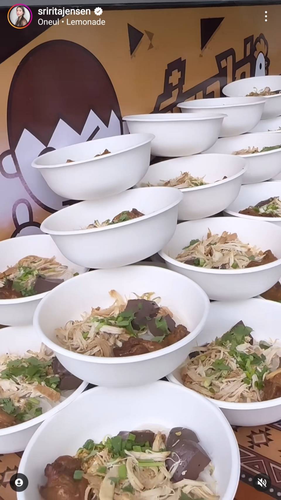 ศรีริต้า ควงลูกชาย น้องกวิณท์ เข้าครัวทำอาหารไปแจก เนื่องในวันเกิดสามี คุณกรณ์ ณรงค์เดช ศรีริต้า ควงลูกชาย น้องกวิณท์ เข้าครัวทำอาหารไปแจก เนื่องในวันเกิดสามี คุณกรณ์ ณรงค์เดช