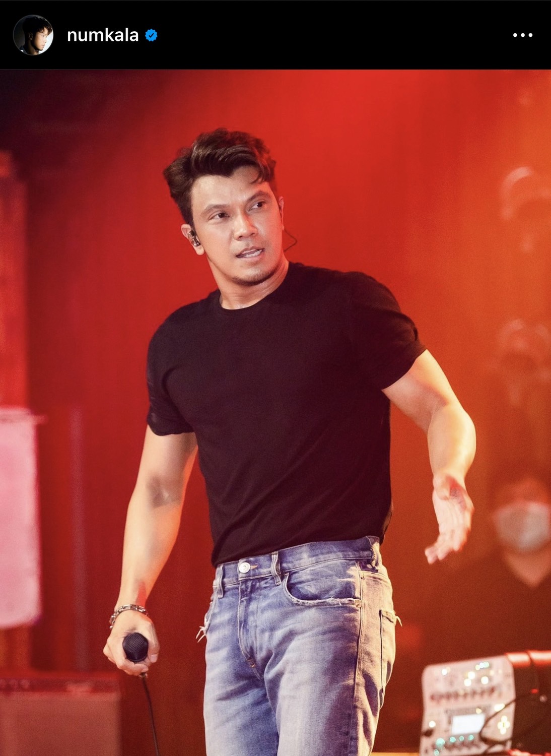 ศิลปินใจบุญ หนุ่ม กะลา ลงทุนเดินข้ามเขา หอบขนมให้เด็กๆ ชาวมันนิ(ซาไก)