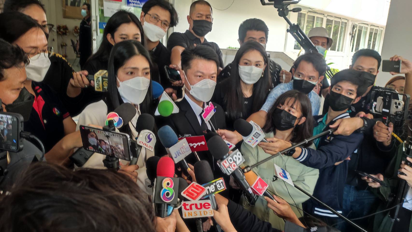 อัยการ เผยเหตุเลื่อนสั่งคดี แตงโม ทนาย กระติก-แซน ขอบคุณ อัจฉริยะ ตรวจสอบเรื่องคุณแม่