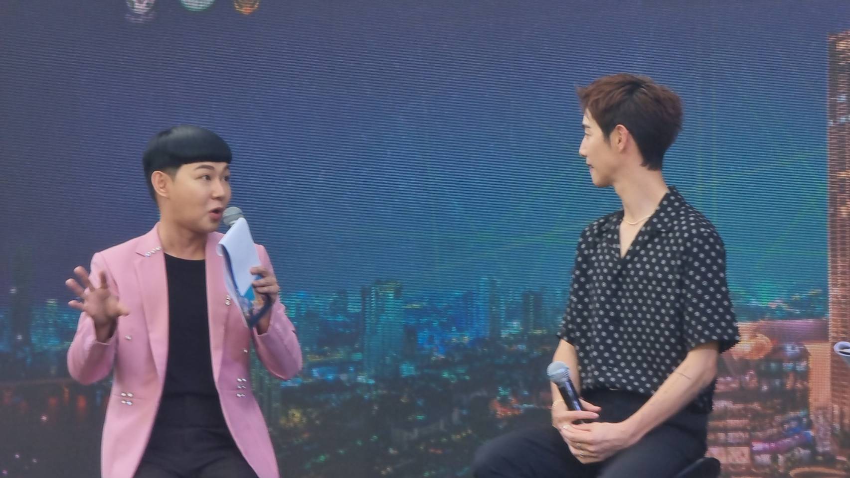 มาร์ค ต้วน ทำแฟนคลับสุดฟิน ส่งวิ้งค์ให้กับทุกคน มาร์ค ต้วน ทำแฟนคลับสุดฟิน ส่งวิ้งค์ให้กับทุกคน