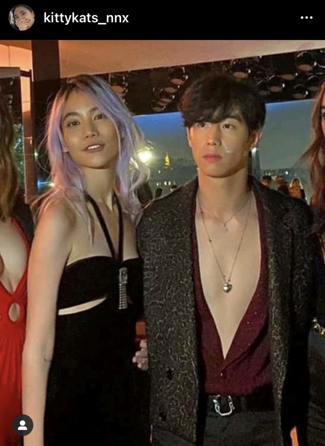 คิทตี้ ชิชา แชะภาพคู่ มาร์ค ต้วน  งานแฟชั่นโชว์ แบรนด์ YSL 