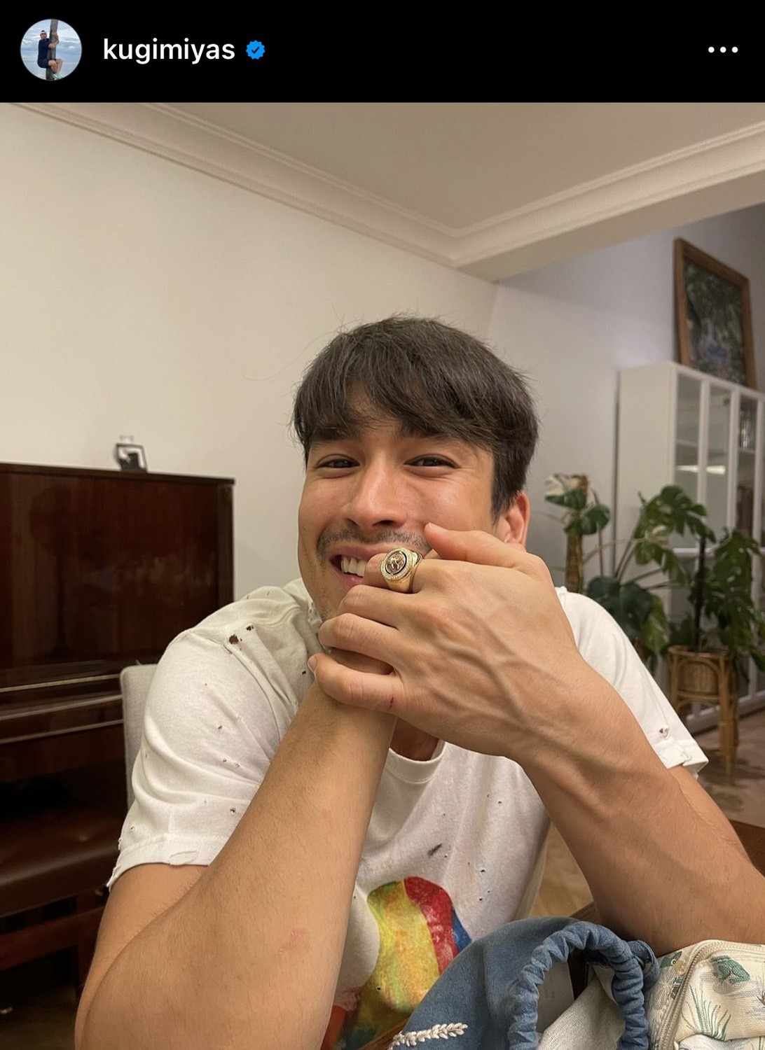 แฟนคลับแห่แชร์ ณเดชน์ ติดดินสุดๆ ขับมอไซค์คลาสสิคติดไฟแดง