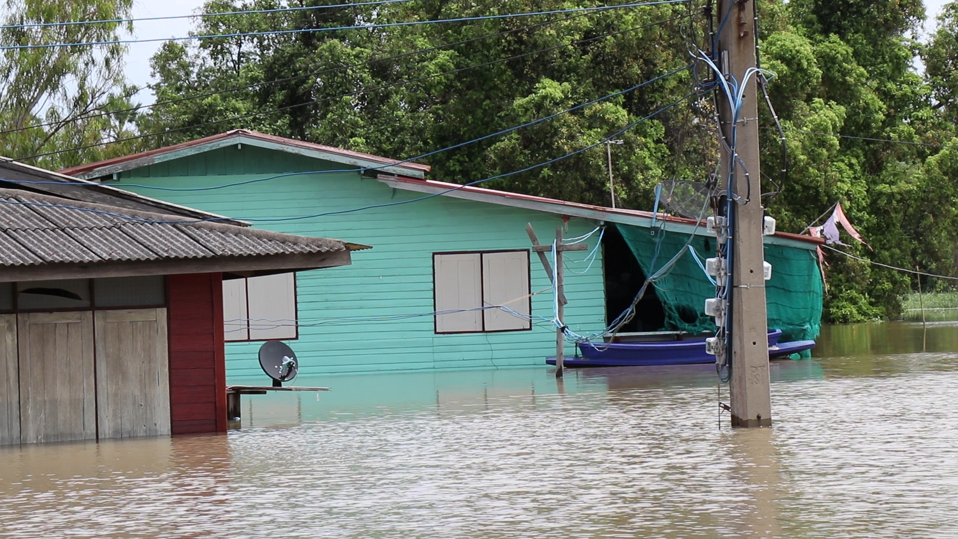 สถานการณ์น้ำท่วมอยุธยา 10 อำเภอ กว่า 31,000 ครัวเรือนเดือดร้อนหนัก