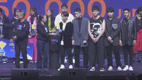 อัปสกิลจัดเต็ม โชว์รอบชิงชนะเลิศ “The Way First Concert”   (มีคลิป)